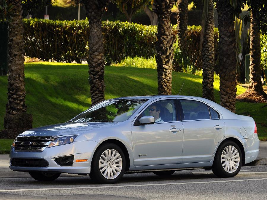  Ford Fusion Hybrid 2010 года  (US) (фото 10 из 111)
